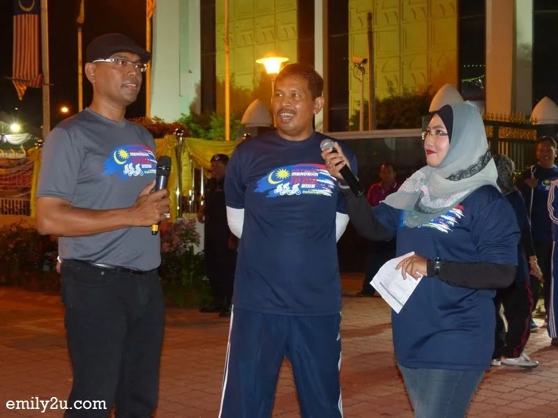 1. Emcees KT Pillai & Suhirley Arfiza Khalil interview Ipoh City Mayor Dato’ Zamri Man (m)