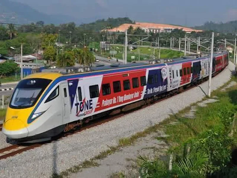 1. the Tone Group branded 'couple set' ETS train from Kuala Lumpur Sentral to Alor Setar (image by: Farid)