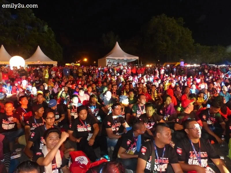 13. treasure hunt participants enjoying the free concert while waiting for the lucky draws