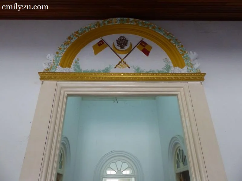 3. emblem
