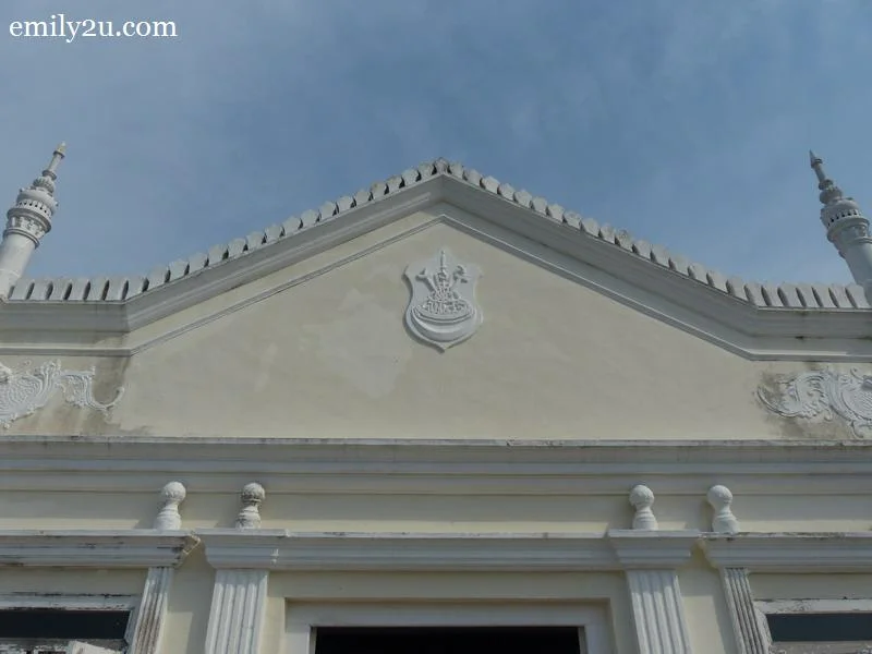4. the state's crest
