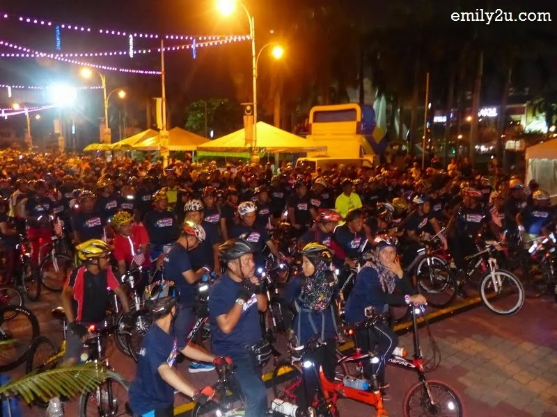 4. some one thousand cyclists participate in the fun ride