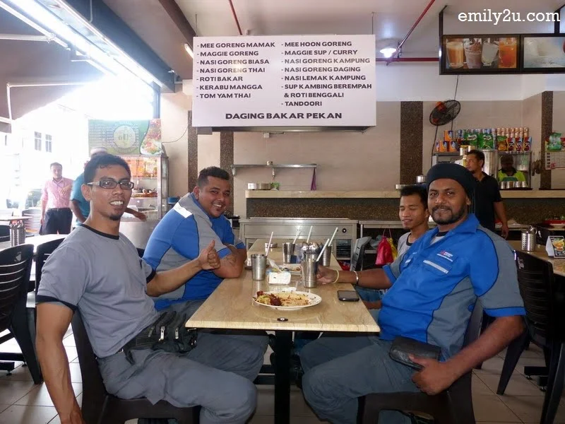 7. these customers give the thumbs up for Restoran Pekan Nasi Kandar Ipoh