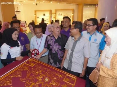 2. joy all around as the Tekat Gubah embroidery is measured