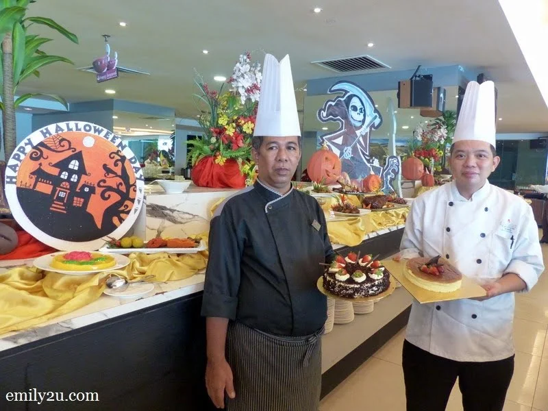 10. Palong Coffee House Executive Sous Chef Hamdan Jidi (L) with Black Forest Cake and Pastry Chef Henry Heng (R) with Cheese Cake
