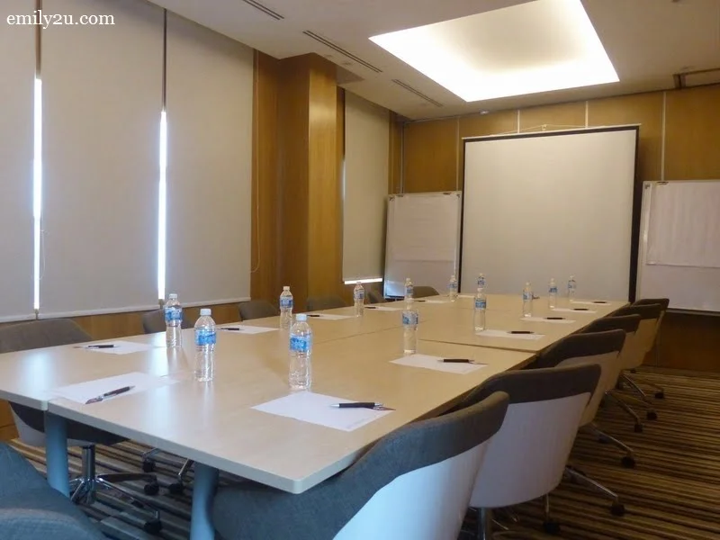 17. meeting room
