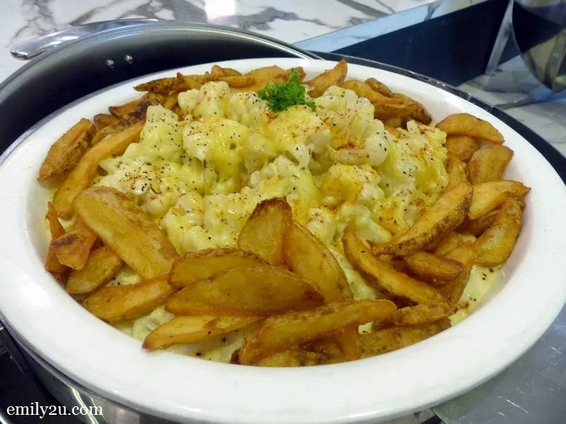 7. cauliflower cheese with potato wedges