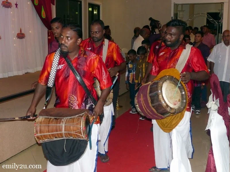 1. Indian beats welcome VIPs to the event