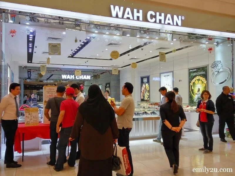 1. the crowd in front of Wah Chan Gold & Jewellery showroom in AEON Midtown Falim, Ipoh
