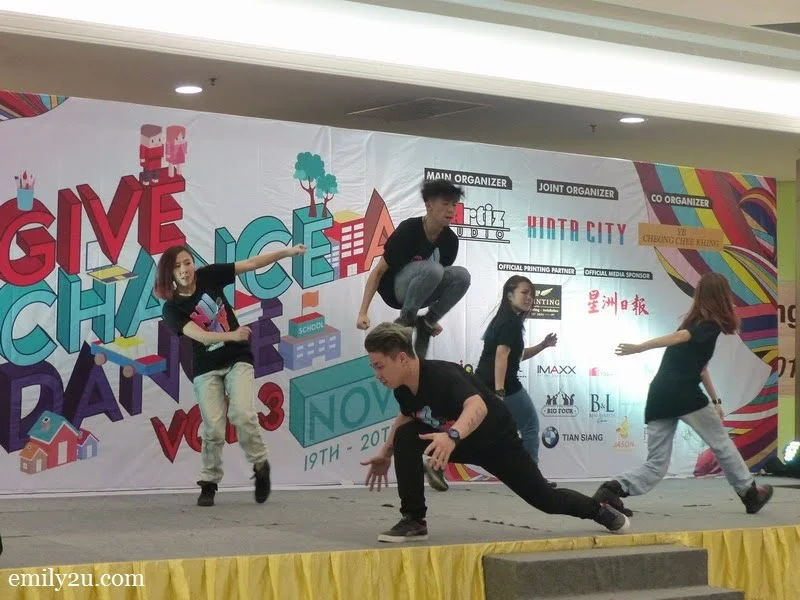 11. D'Artiz Studio dance coaches put up an energetic performance 