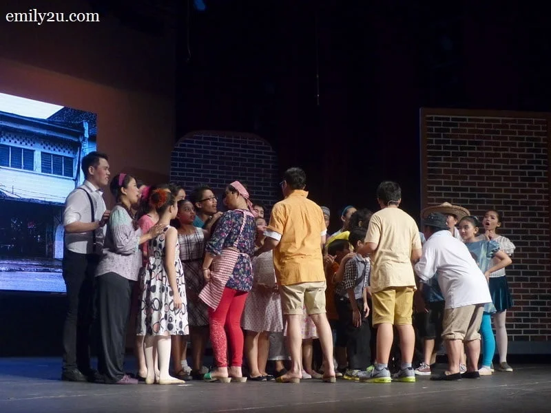 12. the street folk conspire to help Swee Lin to change her father's decision