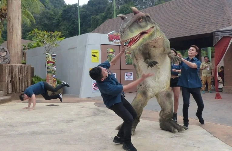 Lost World of Tambun Xmasaurus Celebration