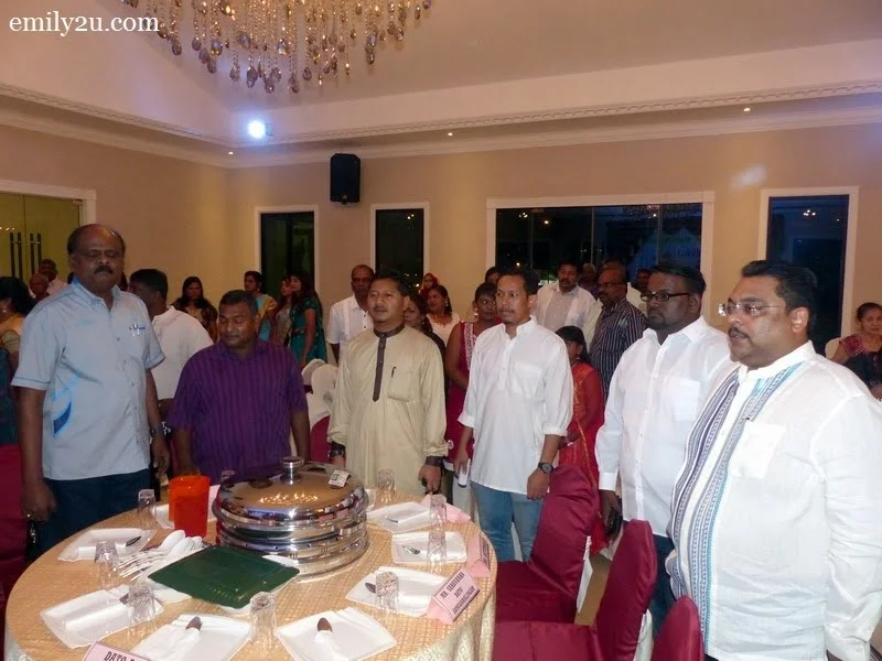 2. guest of honour-cum-club adviser, Prime Minister's Press Secretary, Datuk Akmar Hisham Mokhles (in brown kurta) and other VIPs sing the national anthem, Negaraku