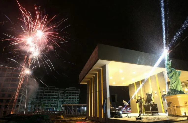 Ipoh’s Snow Carnival & Unveiling of the Iconic Statue of Liberty
