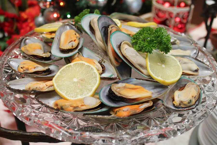 7. New Zealand Mussels on ice