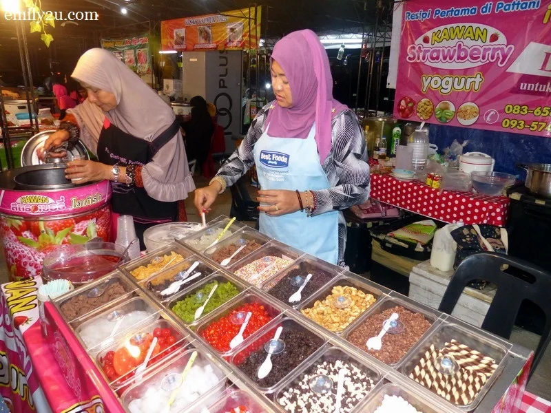 9. strawberry yoghurt with various toppings