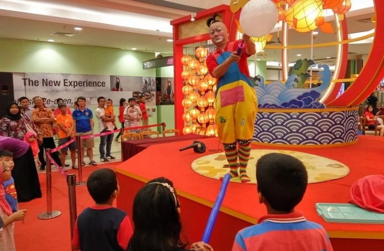 Giant Balloon Performance: CNY Edition