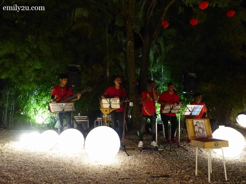 5. Bullstreet Buskers
