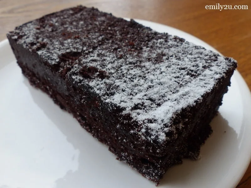 9. classic chocolate cake (RM4.50)