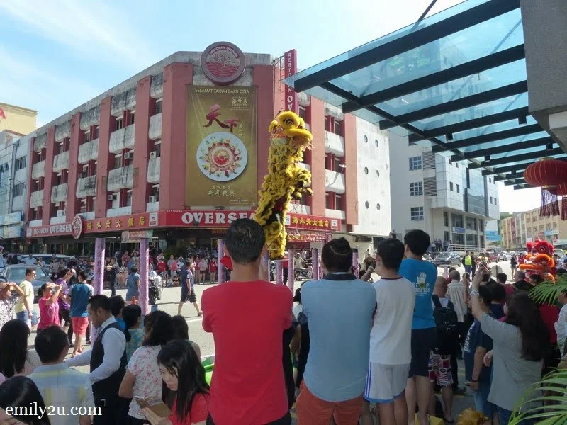  11. an appreciative crowd