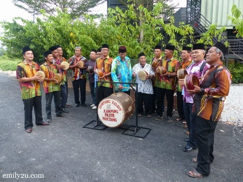 4. kompang