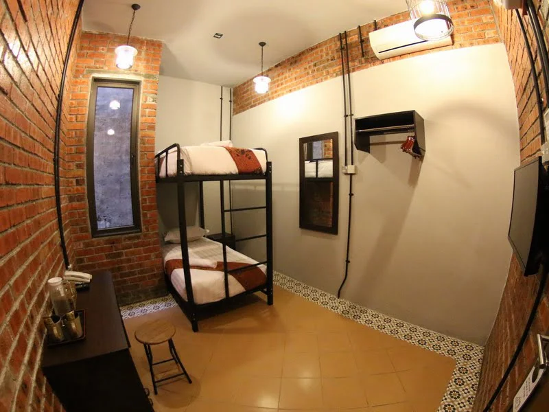 9. Standard Twin Bedroom
