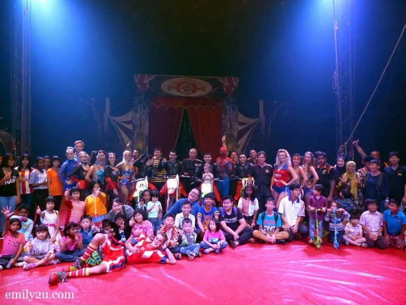 18. the special guests for the evening with circus performers and managers