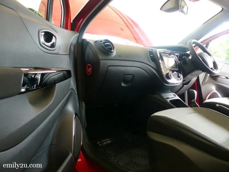 4. sleek lines: front passenger seat