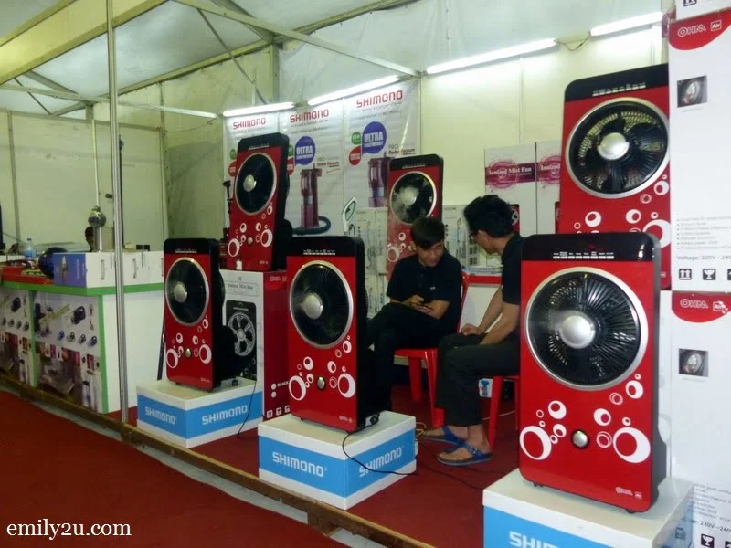 6. striking red mist fans by Shimono