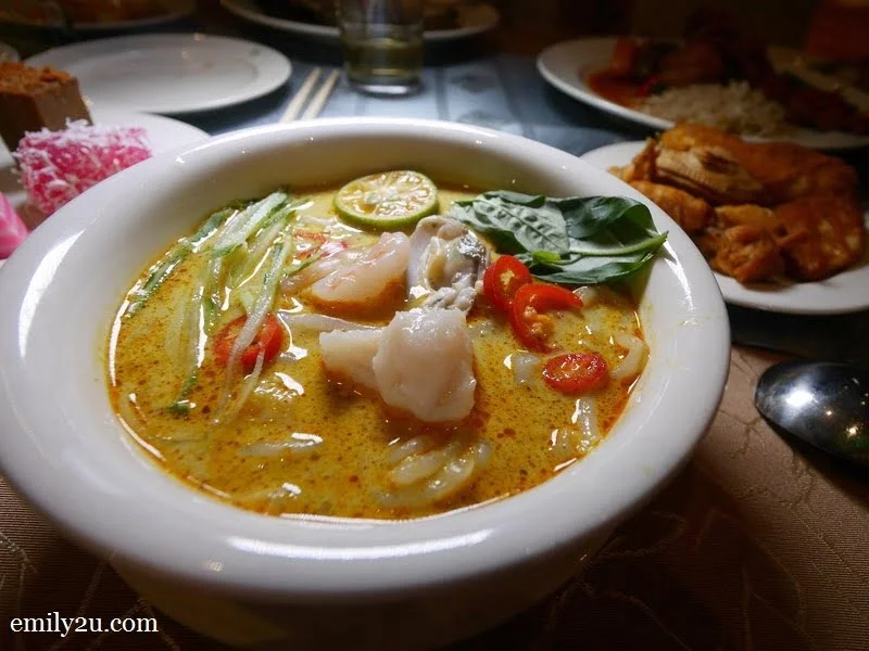 8. Nyonya laksa