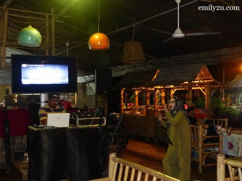 1. karaoke competition in progress