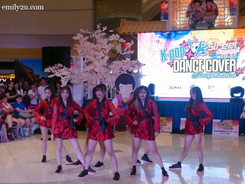11. Virus Ladies