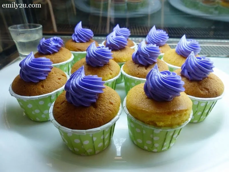 23. durian muffins