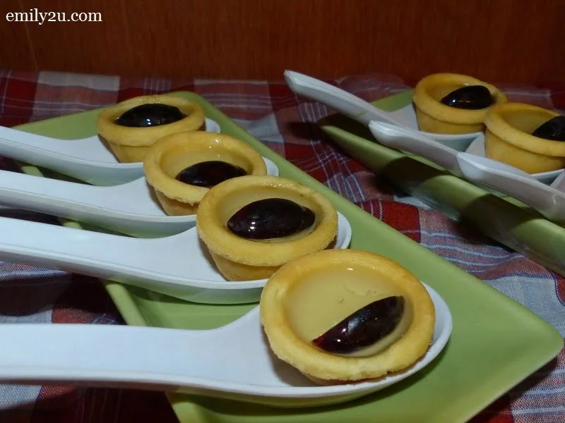 26. durian tarts