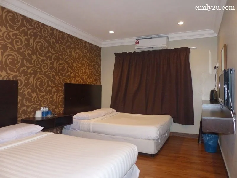 4. one of the guest rooms 