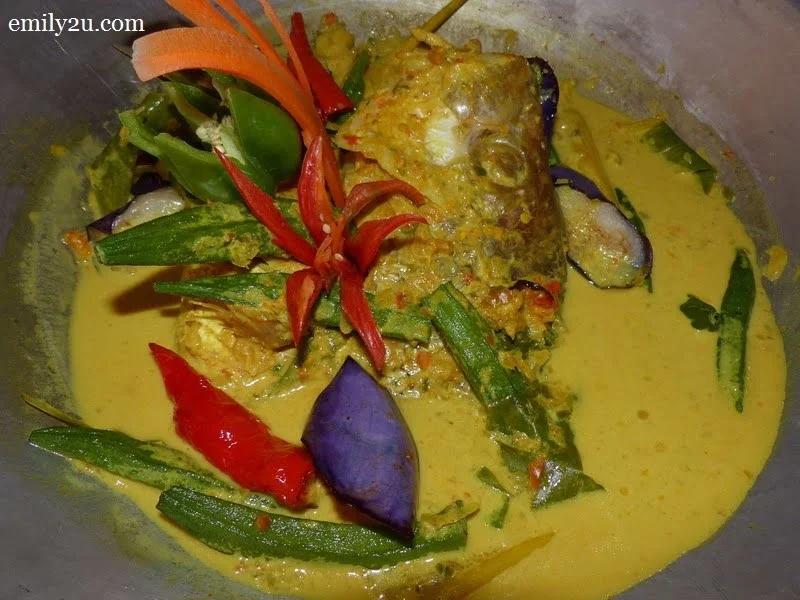 7. kepala ikan masak lemak belimbing