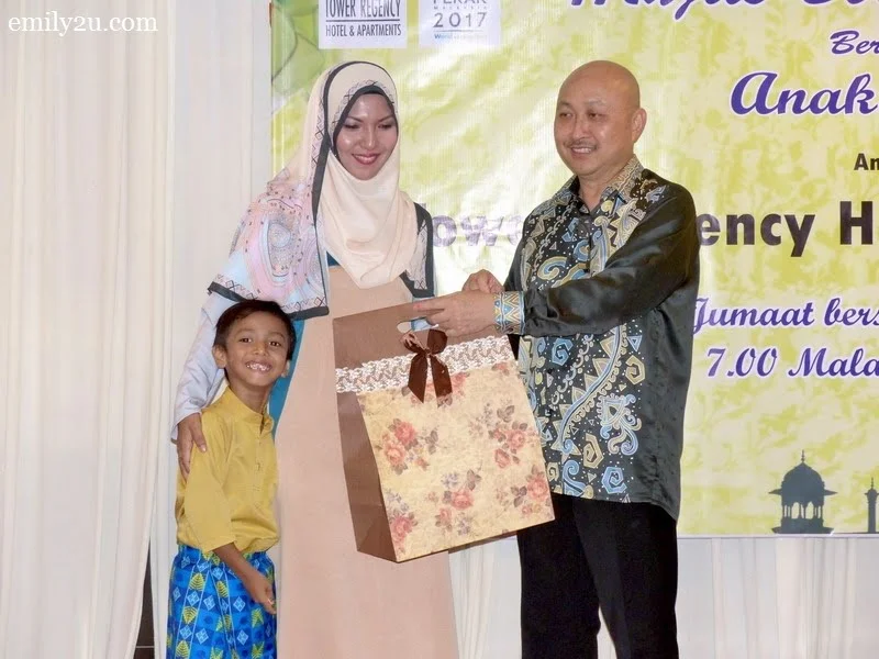 10. hotel director Mr. Cheong Soon Loong thanks a sponsor with a memento
