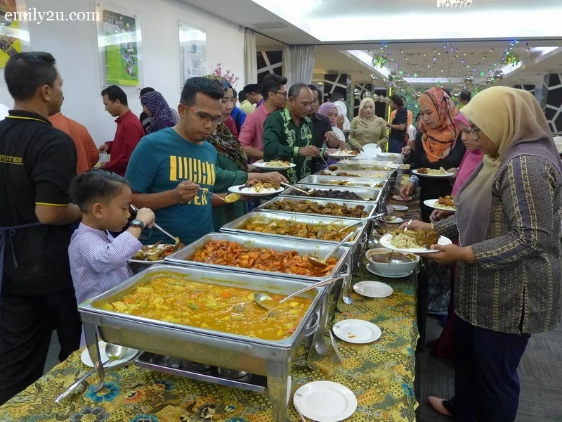 2. buffet line