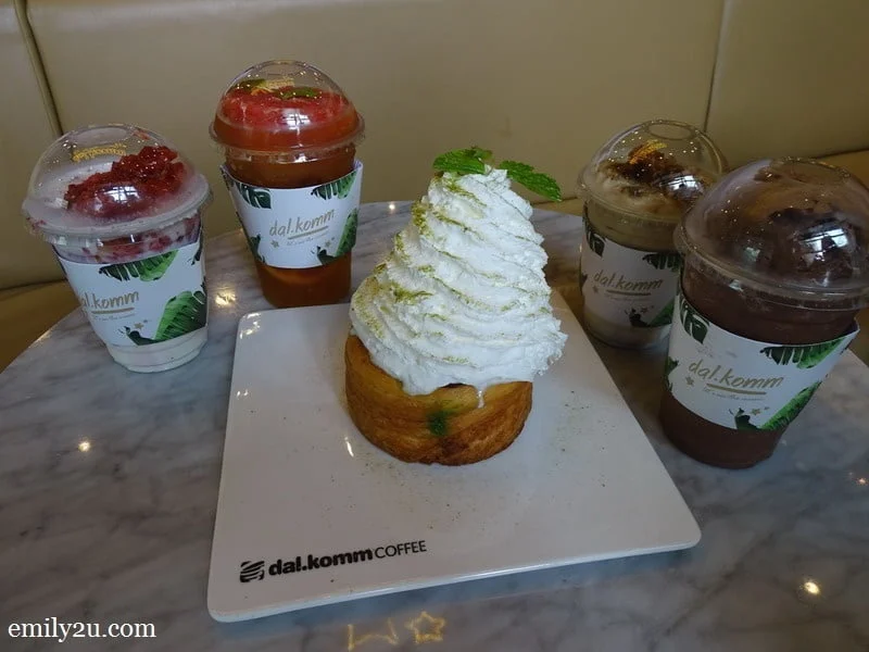 Matcha Lava Cruffin with drinks (L-R) Strawberry Cube, Honey Grapefruit, Honey Coffee Cube & Chocola'de Shake