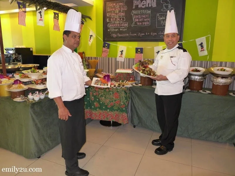 1. Chef Azman Azelah (L) & Executive Chef Sariman Jamil (R)
