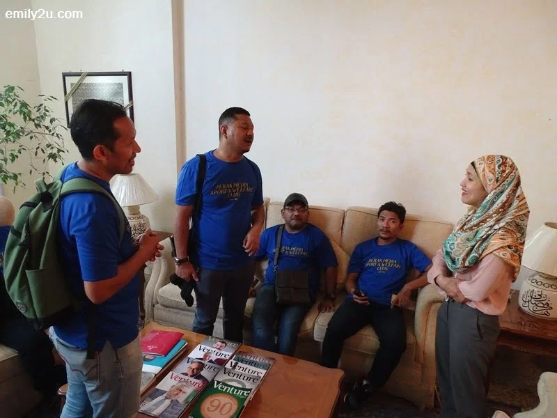 2. Ms. Mega Nopija Khalidi (First Secretary / Head of Chancery) chats with Datuk Akmar Hisham Mokhles (2nd from L) and Wan Asrudi, President KSKMP (L)
