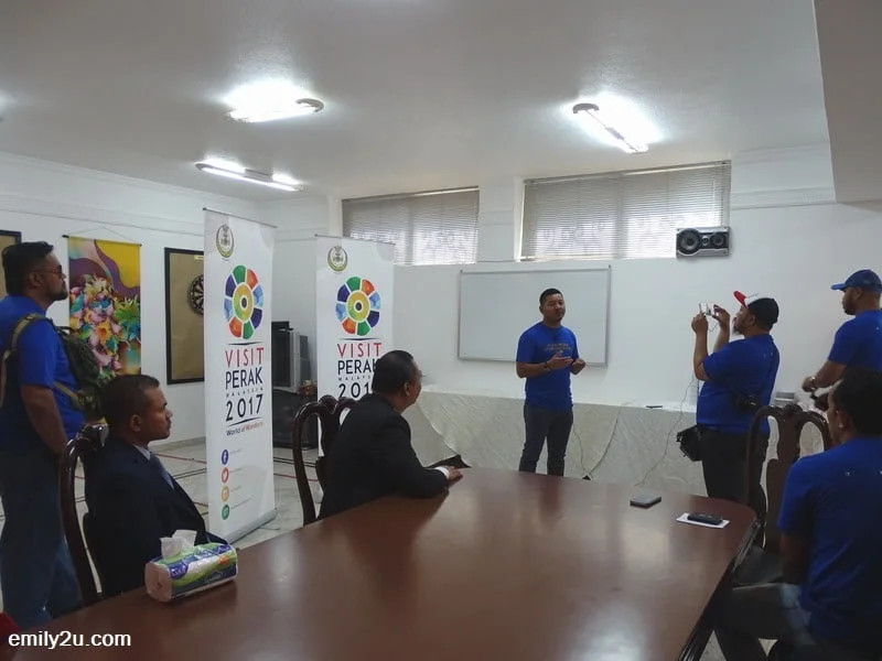  5. Datuk Akmar Hisham Mokhles, as adviser to KSKMP, gives a speech