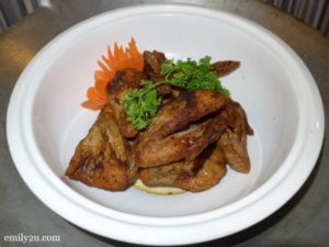 6 fried chicken wing