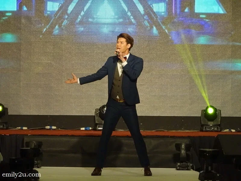 12. Vic Teo entertains guests with a medley of 28 songs