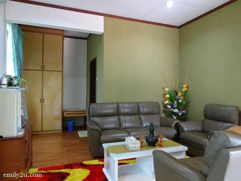 4. living room of VIP suite