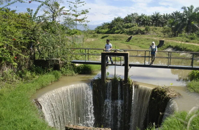 Telaga Gergasi (Gigantic Well) in Selama, Perak