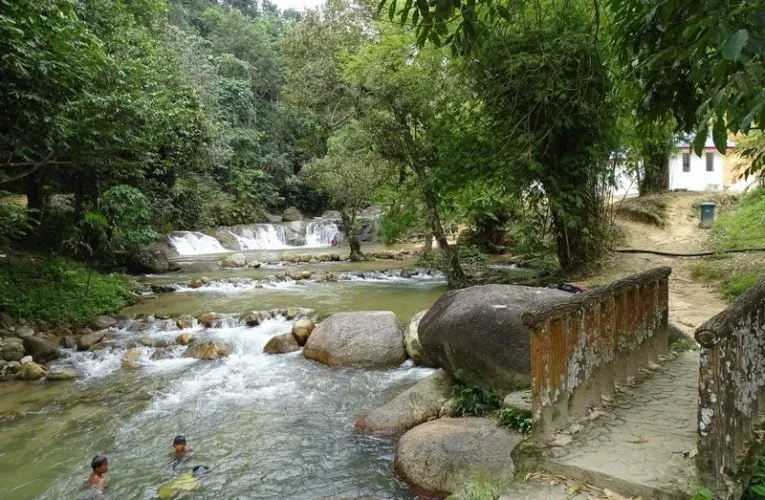 Lata Tebing Tinggi in Selama, Perak