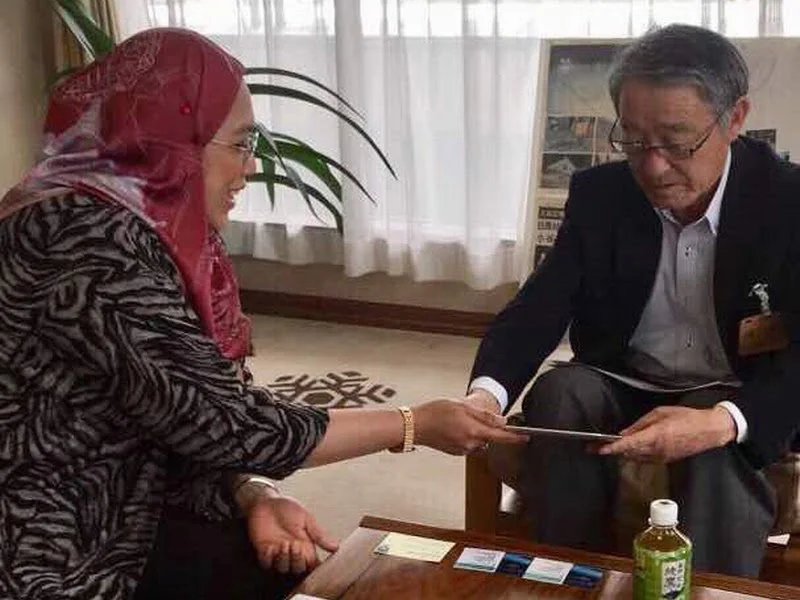 Puan Noorul Ashikin Mohd. Din (L) meets with Hakuba Goryo Mayor