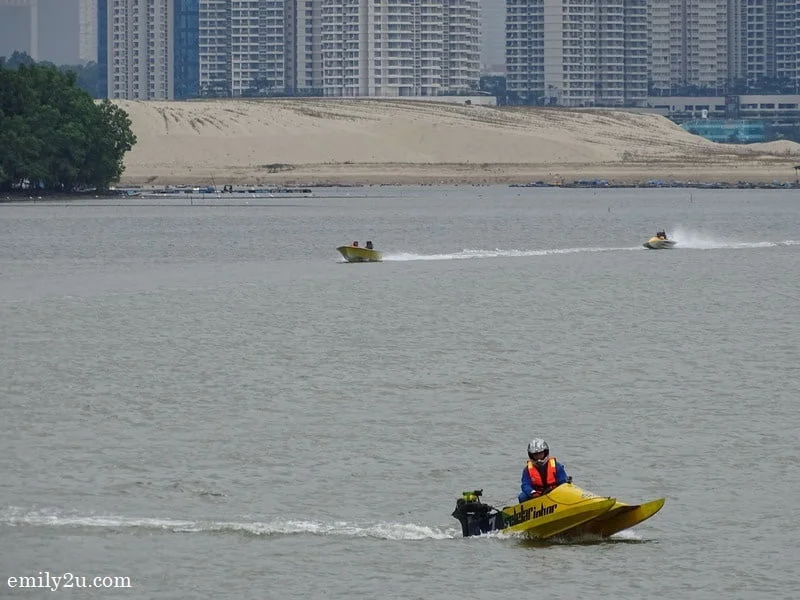 12. speed boat racing