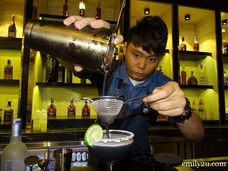18. Head Barista Tryston with Gentlemen Black